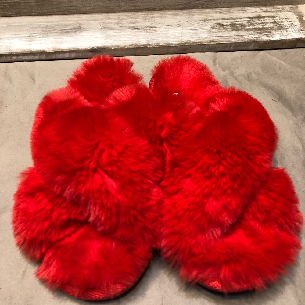 Cute Cat & Jack Girls slippers. Size M (2-3) NWOT